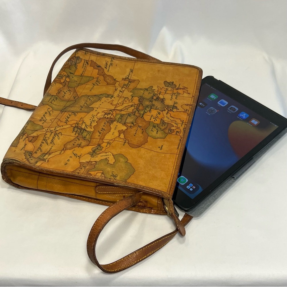 Alviero Martini 1A Classe Vintage Geo Classic Messenger Bag w/ Shoulder Strap